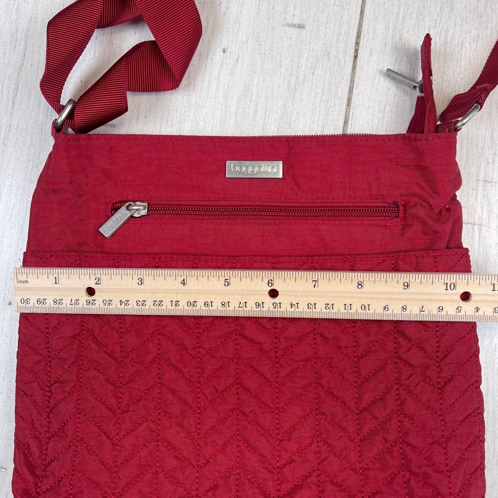 Baggallini Crossbody Bag Red OS Excellent Quilted Nylon Travel Messenger - Picture 3 of 16